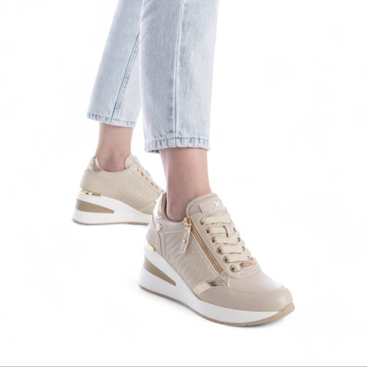 SNEAKER CUÑA ACOLCHADO BEIGE 143071