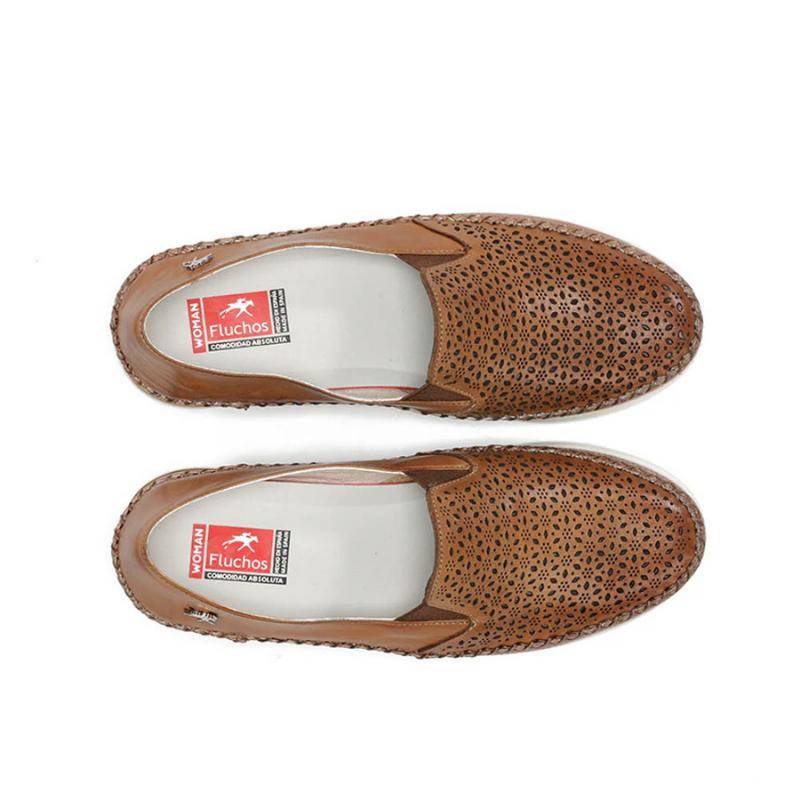 MOCASIN COPETE CALADO CUERO F2144