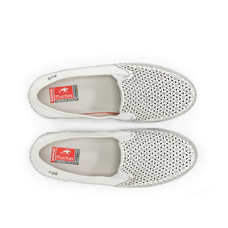 MOCASIN COPETE CALADO BLANCO F2144