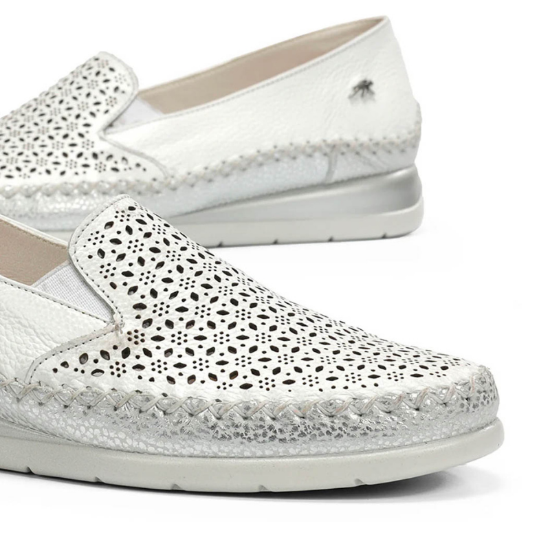 MOCASIN COPETE CALADO BLANCO F2144