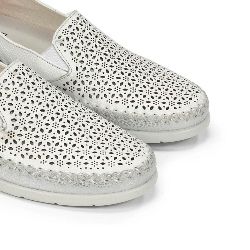 MOCASIN COPETE CALADO BLANCO F2144