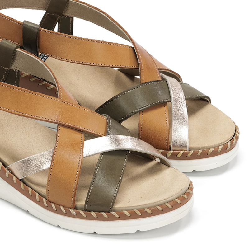 SANDALIA TIRAS CUERO KAKI F2135