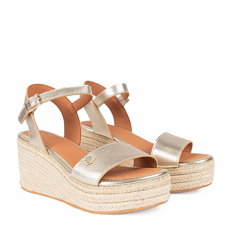 SANDALIA ARAMBOL LAMINADO ORO CB32102