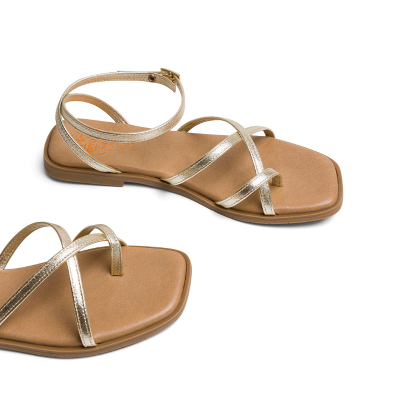 SANDALIA TIRAS DEDO ORO
