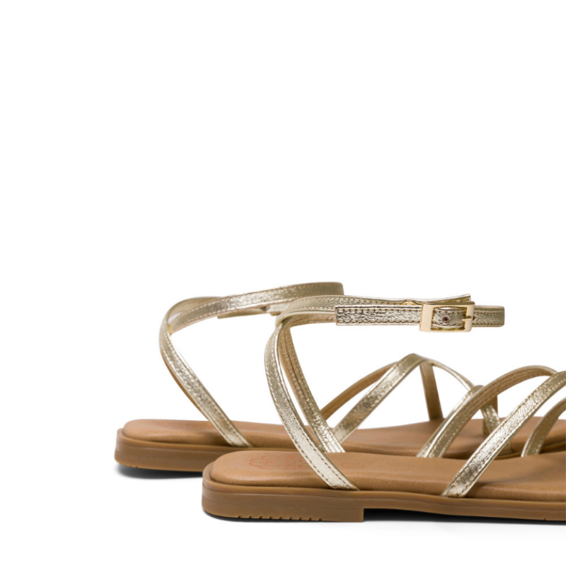 SANDALIA TIRAS DEDO ORO
