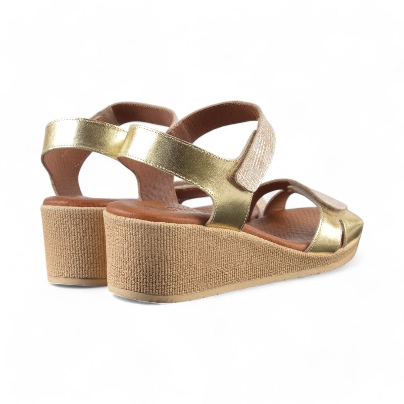 SANDALIA VELCROS GRABADO PLATINO 25132