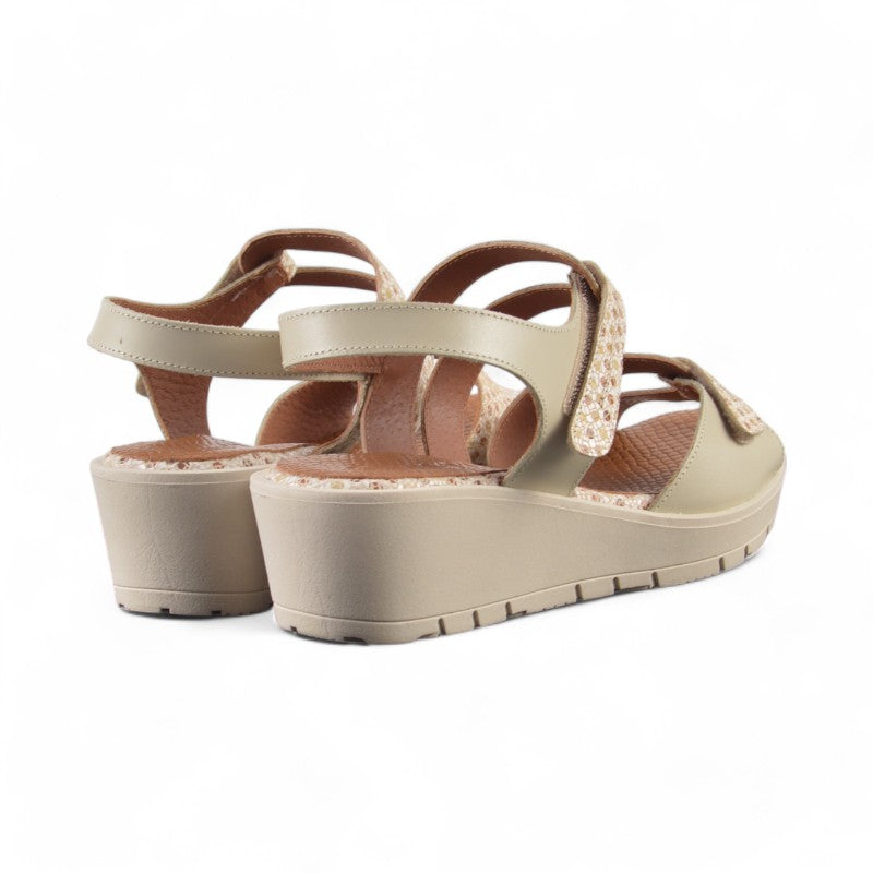 SANDALIA CUÑA ESTAMPADO BEIGE 25131