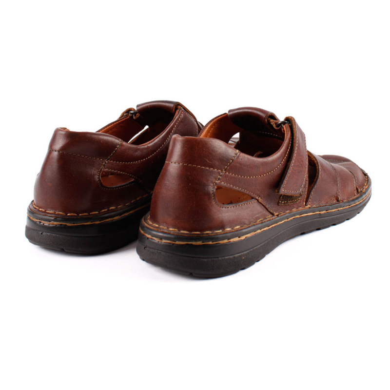 SANDALIA CERRADA VELCRO MARRON 929