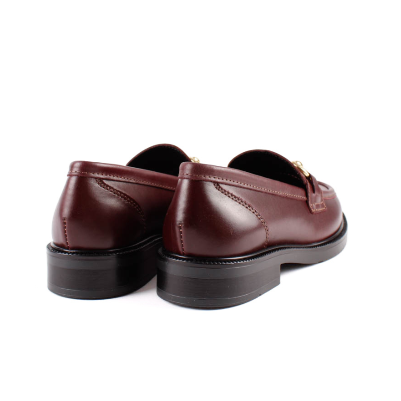 MOCASIN ADORNO METALICO BURDEOS 4844