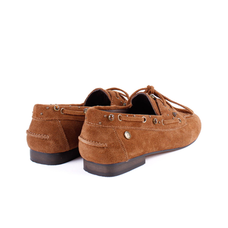 MOCASIN LAZO TACHAS CAMEL SA1842